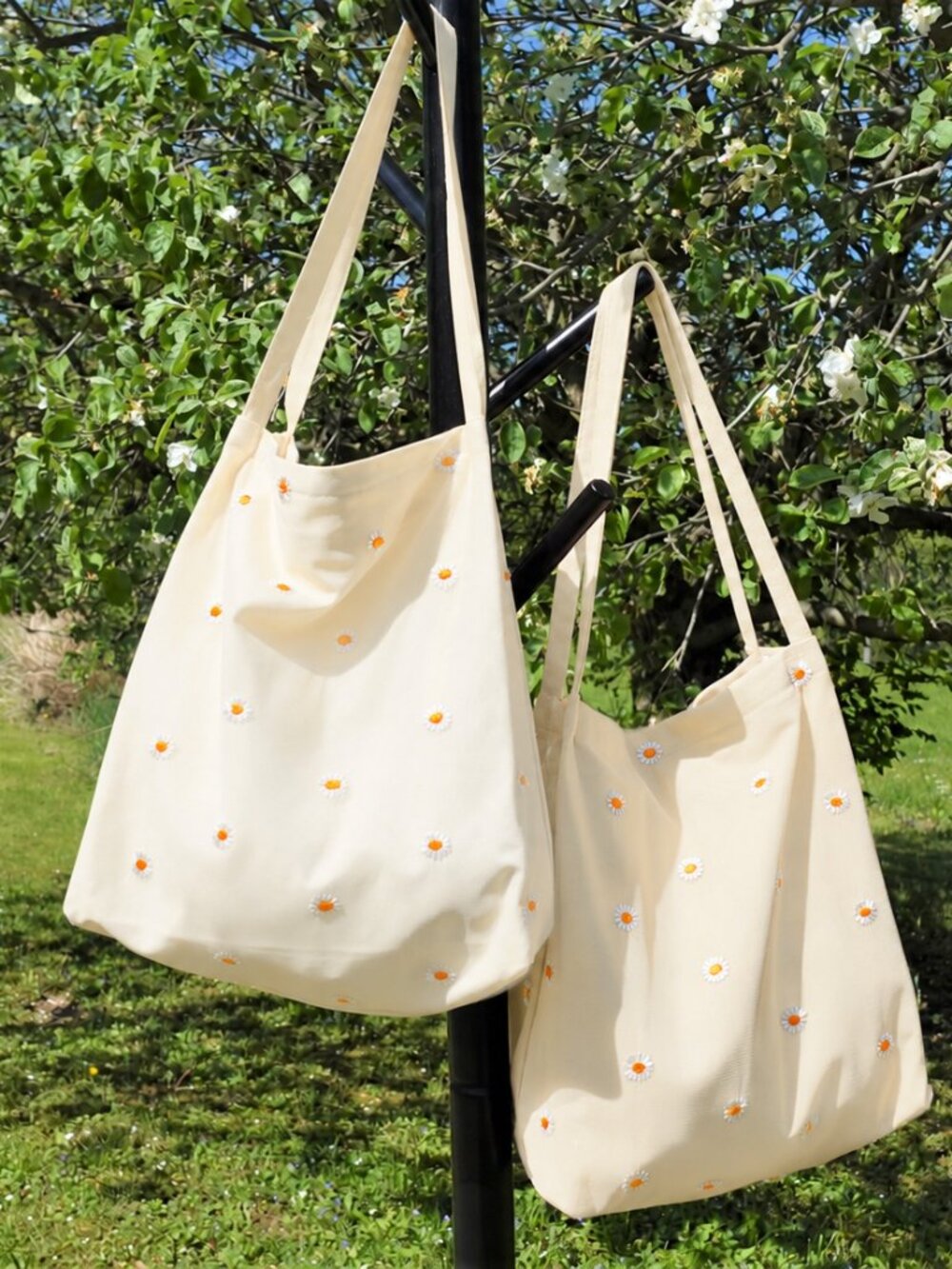 Beige Daisy Embroidered Tote Bag Floral Shoulder Bag Soft Girl Cottagecore